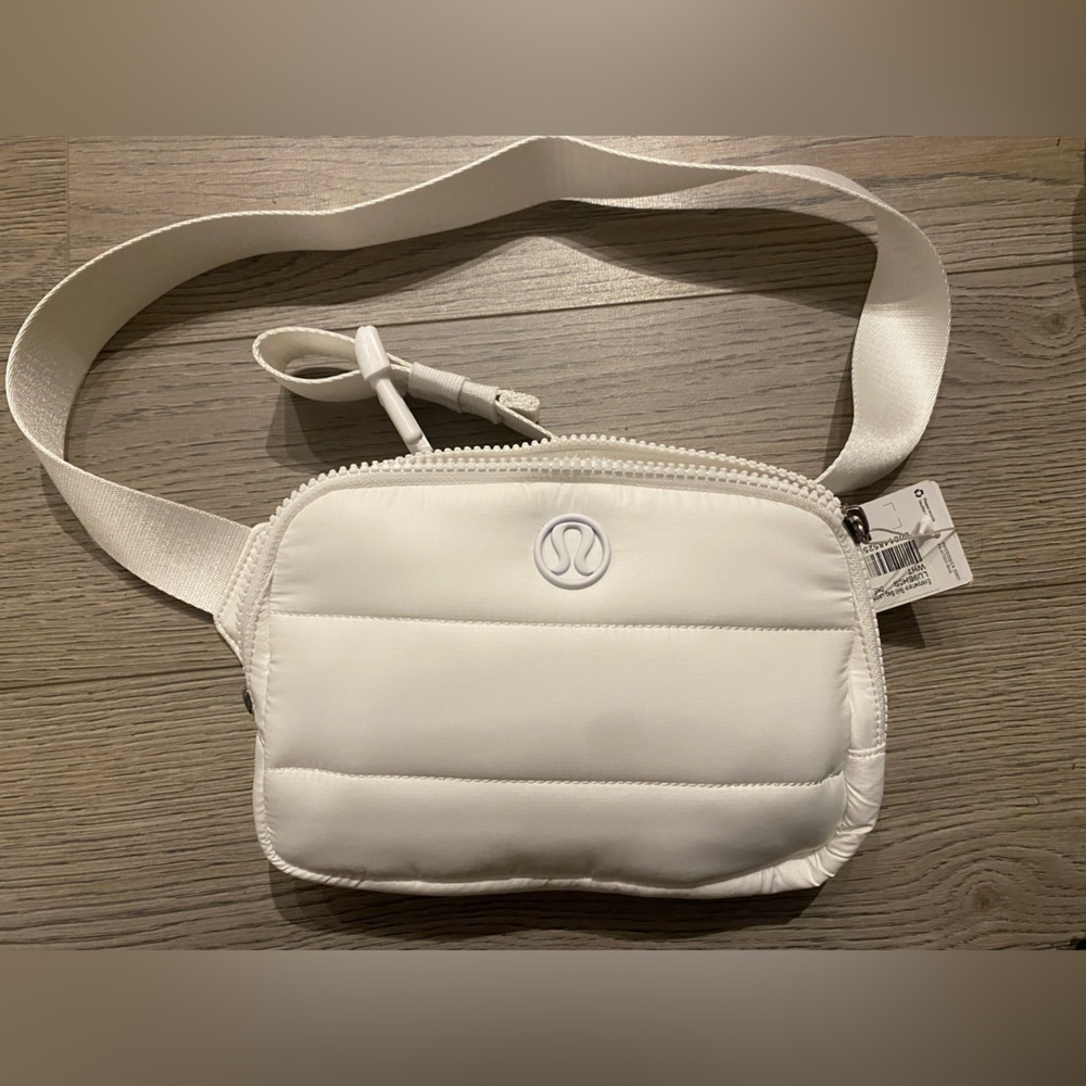 Lululemon Everywhere Belt Bag Wunder Puff 2L White